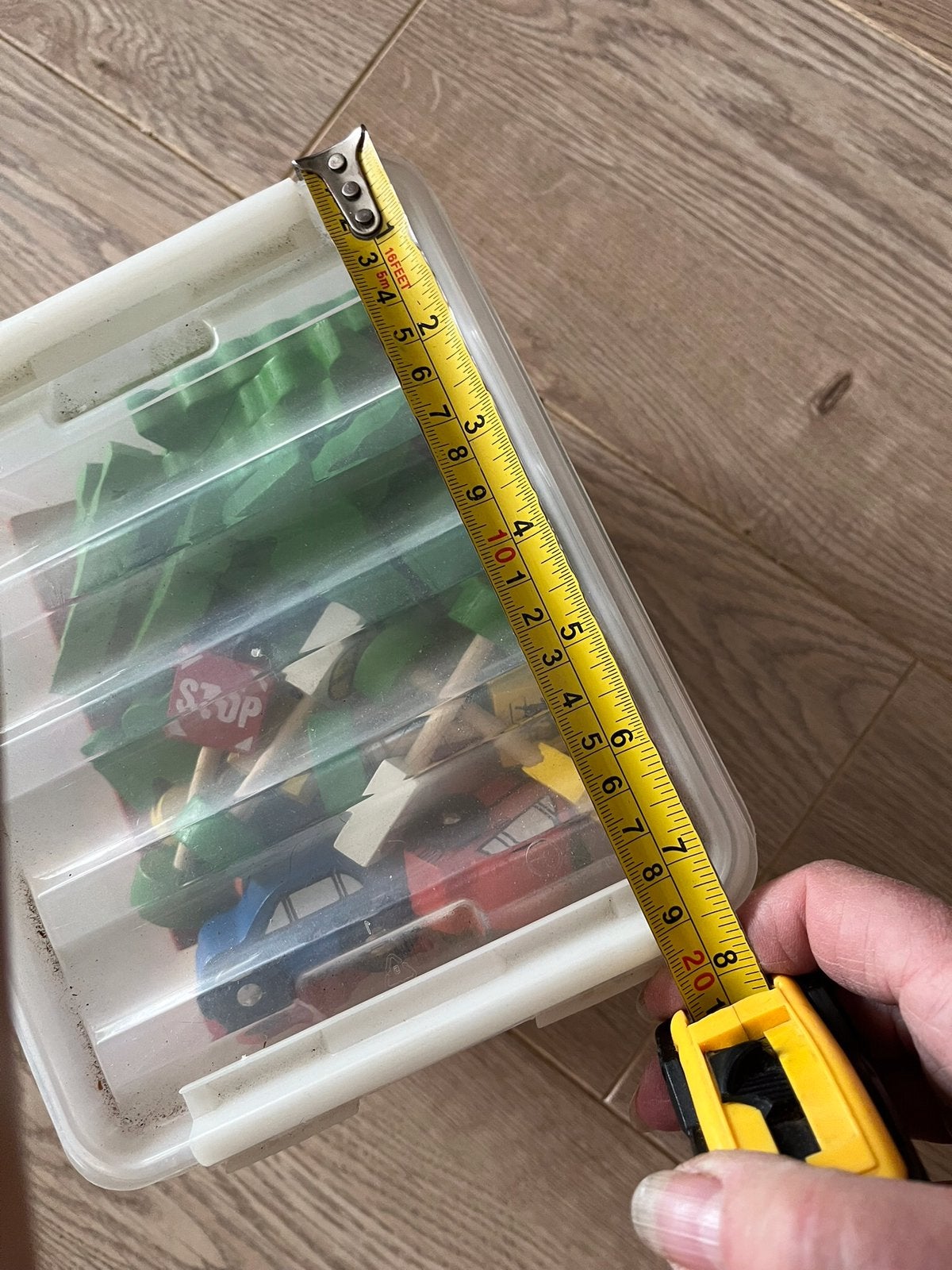 Houten dorpje huizen, bomen, poppetjes, kerk, verkeersborden, Ophalen, Zo goed als nieuw