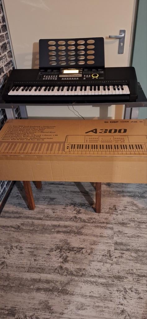 Medeli A300 Keyboard - Zo goed als nieuw, met bon en garanti, 61 toetsen, Ophalen of Verzenden, Zo goed als nieuw, Midi-aansluiting