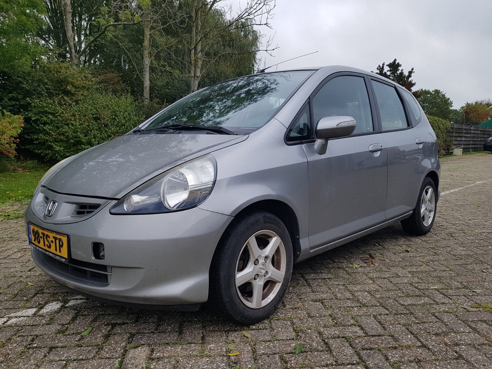 Honda Jazz 1.4 I 2007 Grijs, Auto's, Voorwielaandrijving, 83 pk, 40 €/maand, 4 cilinders