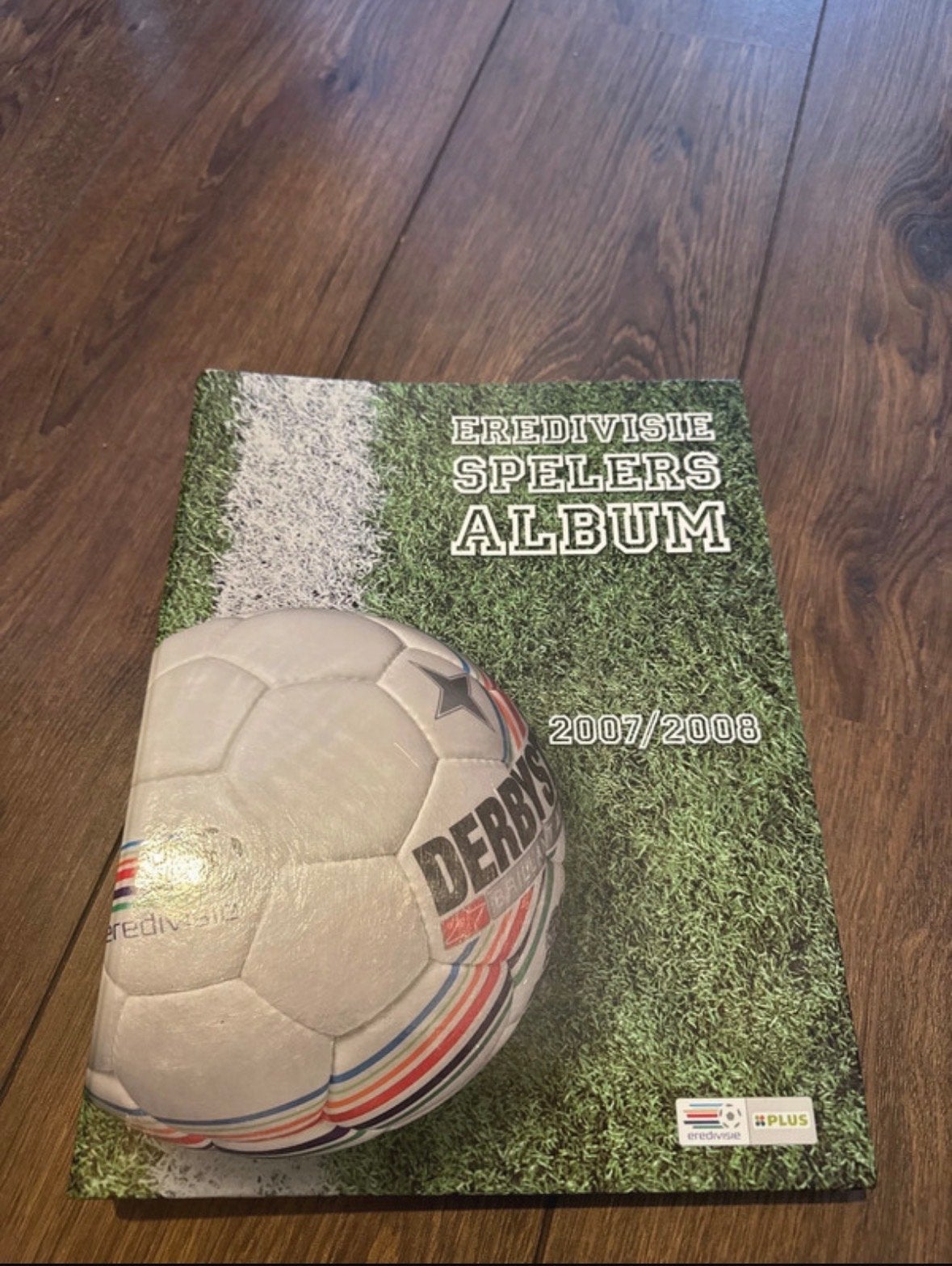 Verzamelalbum voetbalplaatjes Eredivisie 2007/2008 Plus, Verzenden, Zo goed als nieuw, Overige binnenlandse clubs, Boek of Tijdschrift