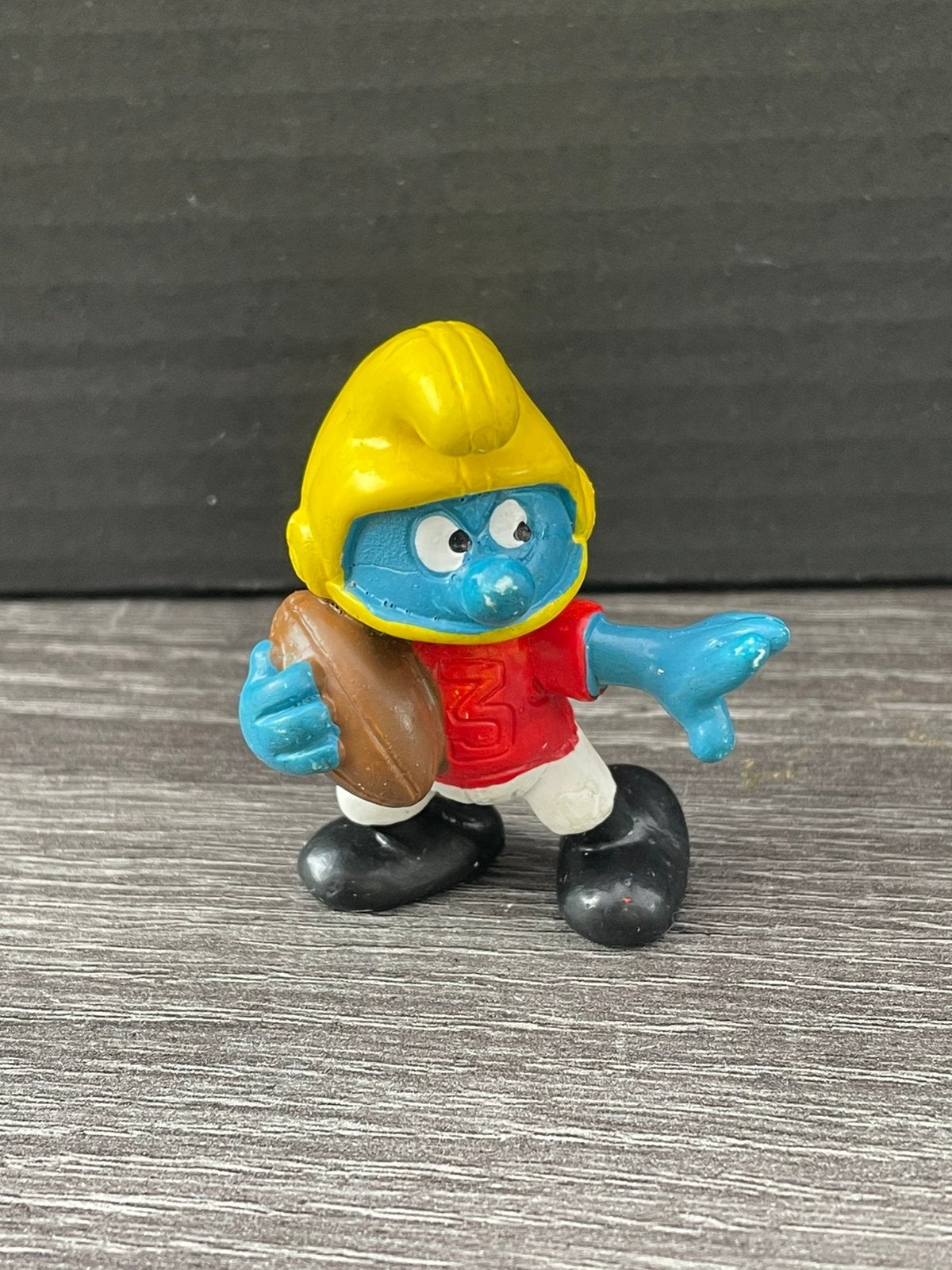 Smurf rugby Figuurtje - Vintage Smurfen Collectible, Verzamelen, Smurfen, Ophalen of Verzenden, Gebruikt, Overige Smurfen, Poppetje, Figuurtje of Knuffel