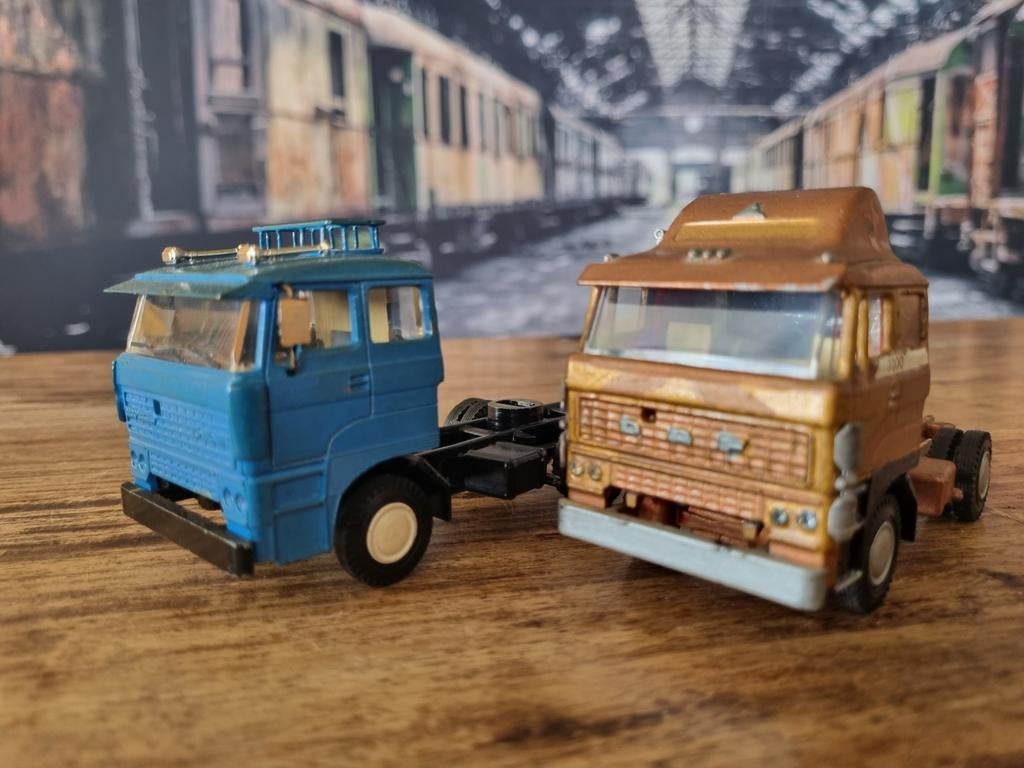 2 x DAF 3300 Lion car vrachtwagen model, Hobby en Vrije tijd, Modelauto's | 1:50, Ophalen of Verzenden, Gebruikt, Bus of Vrachtwagen