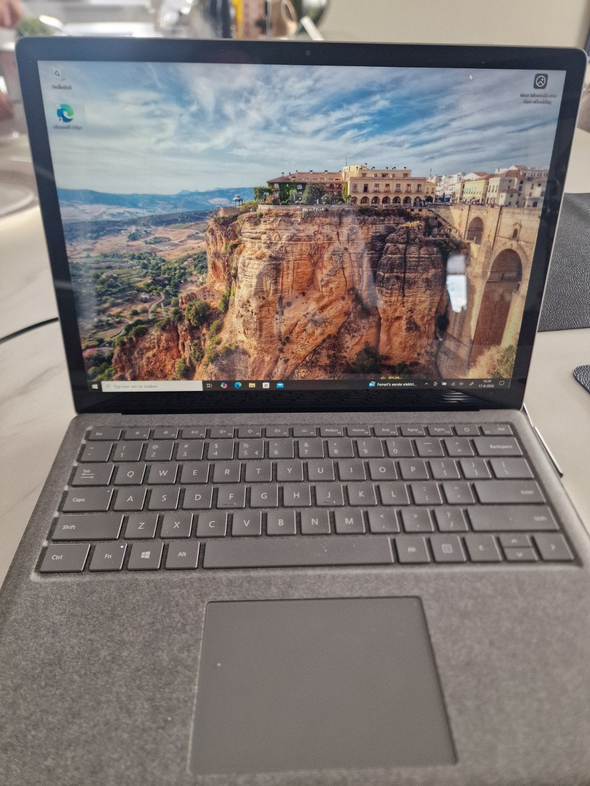 Microsoft Surface Laptop i5-7300U 8GB RAM Windows 10 Pro
