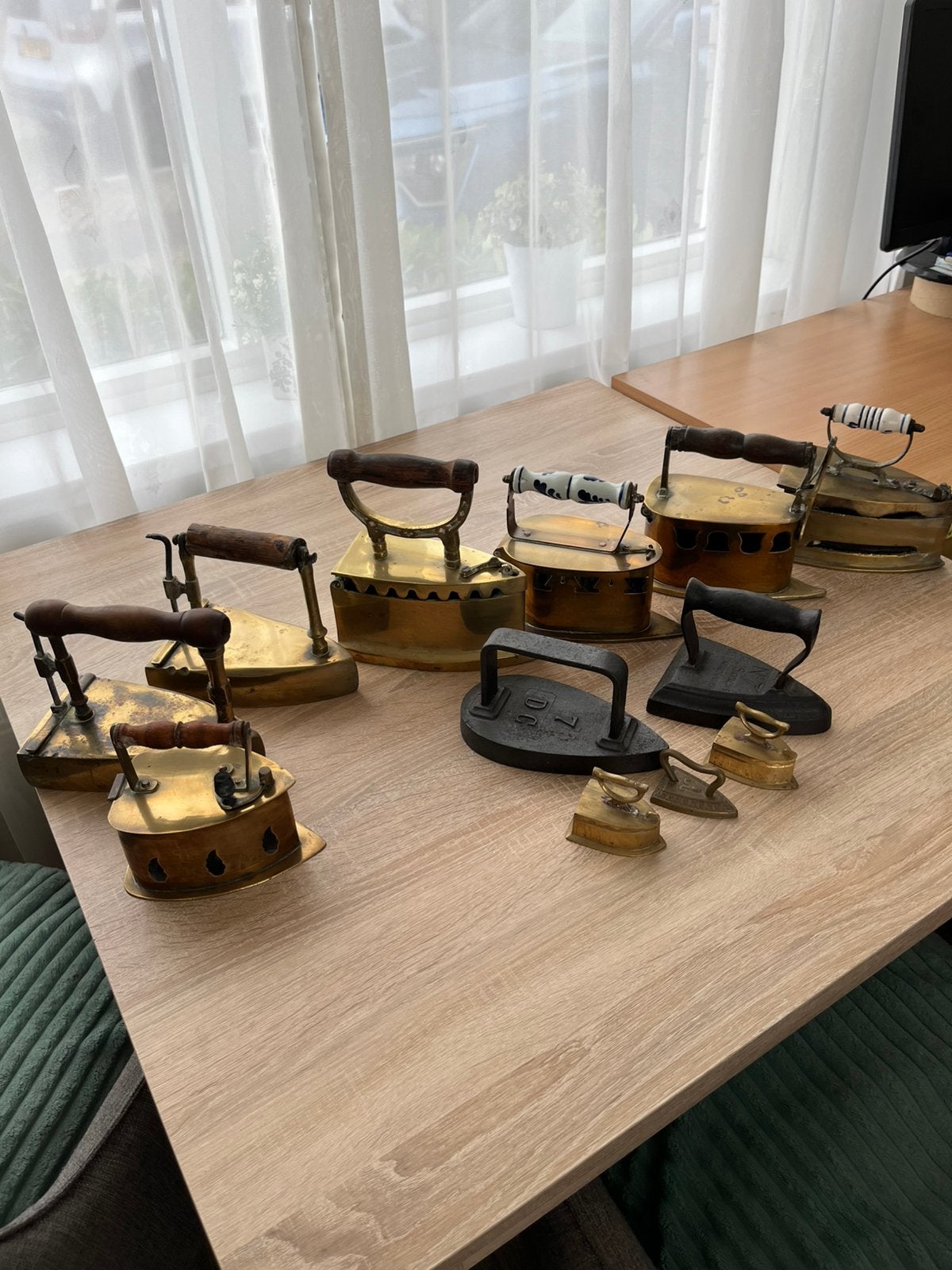 Te koop 7 koperen strijkijzers en 2 gietijzeren en 3 mini, Ophalen