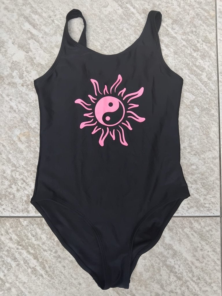 Badpak / zwempak zwart maat 140, Ophalen of Verzenden, Zo goed als nieuw, Meisje, Sport- of Zwemkleding