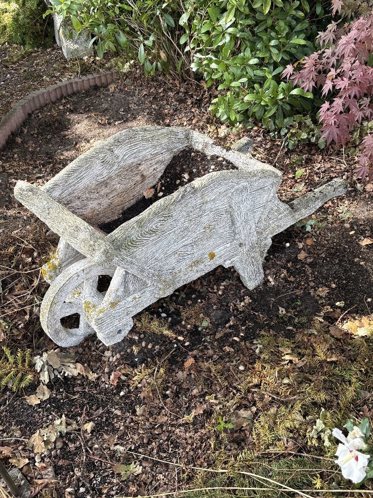 Stenen kruiwagen-plantenbak, Tuin en Terras, Ophalen, Steen, Gebruikt, 100 cm of meer
