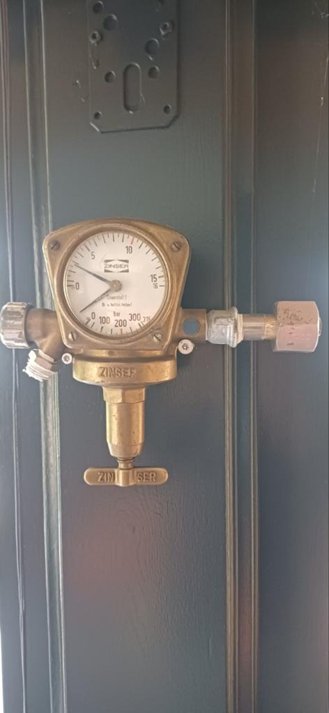 Zinser waterdrukregelaar met manometer, Antiek en Kunst, Ophalen of Verzenden