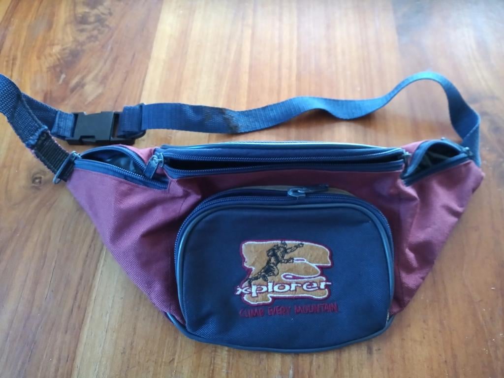 Nieuwe heuptas merk explorer en riem met 2 flesjes, Ophalen, Nieuw