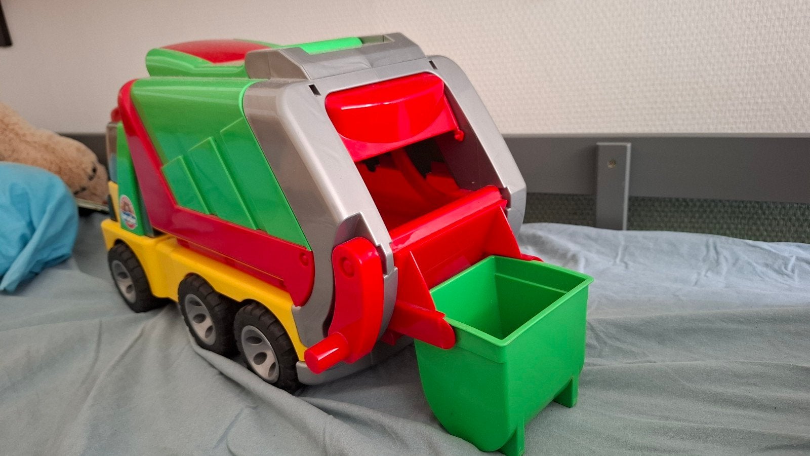 Bruder vuilniswagen met container Roadmax, Ophalen, Zo goed als nieuw