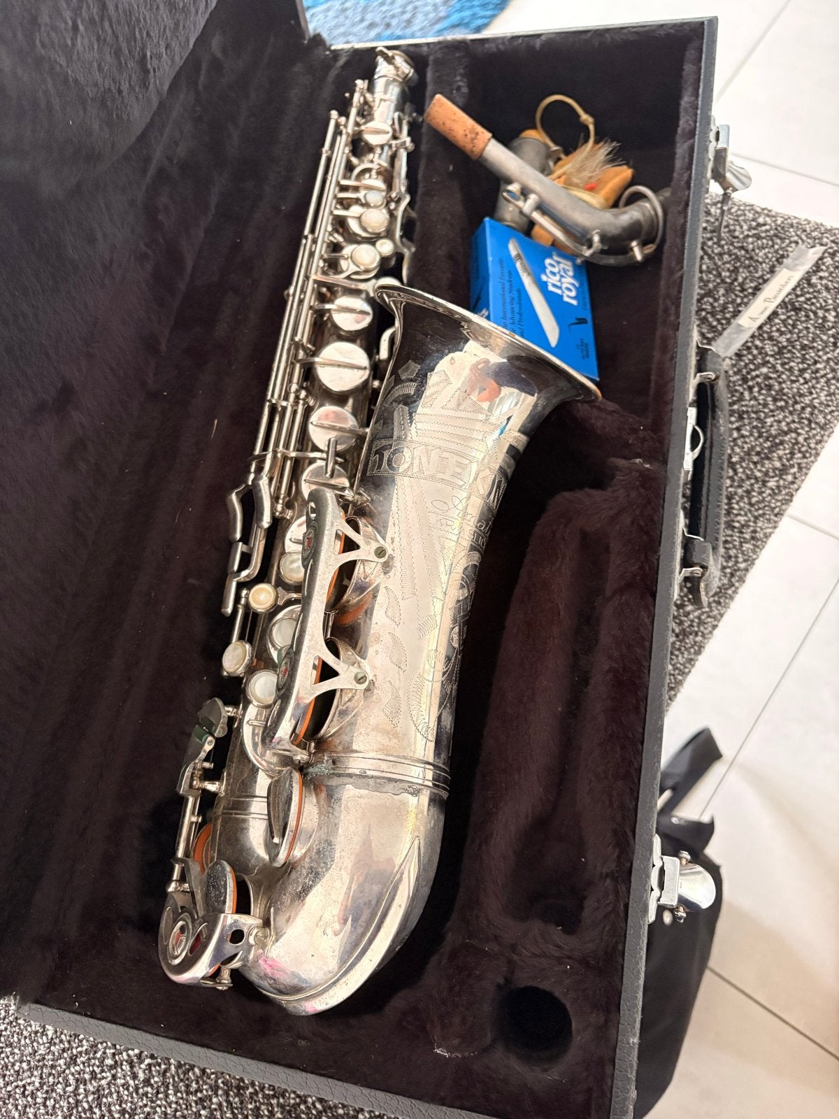 Alt saxofoon Tonekin serie 24004 - Opknapper, Muziek en Instrumenten, Blaasinstrumenten | Saxofoons, Ophalen of Verzenden, Gebruikt