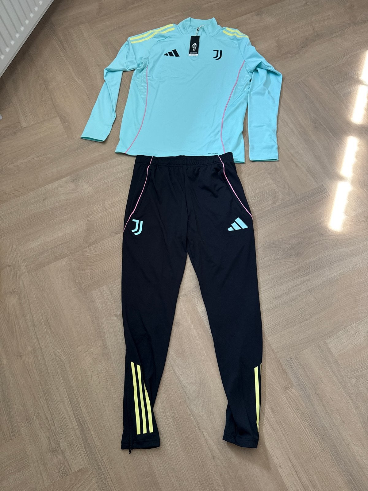 Nieuw! Origineel Juventus Trainingspak maat M, Maat M, Ophalen of Verzenden, Nieuw, Trainingspak