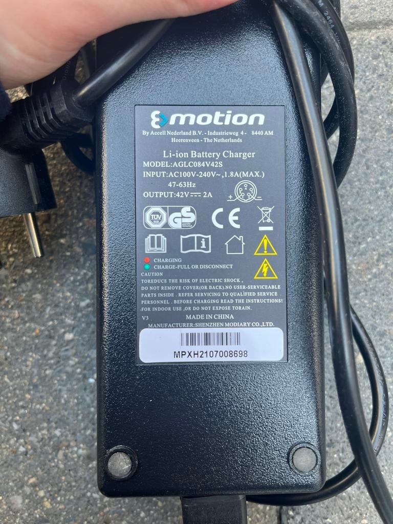Elektrische fiets oplader, Fietsen en Brommers, Ophalen, Zo goed als nieuw