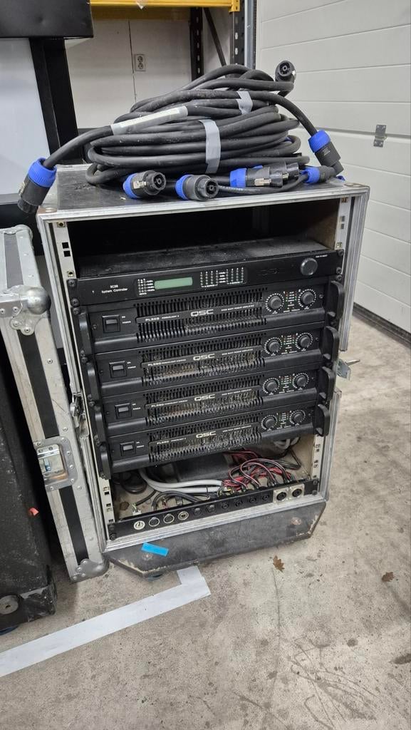 QSC Line Array Set: 6x WL3203 Tops, 4x 18" Subs, AmpRack, Alle leeftijden, Ophalen, Gebruikt, Detective en Krimi