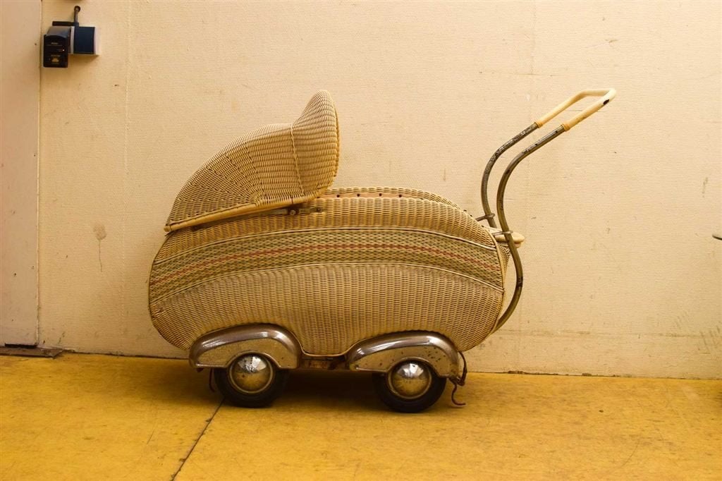Ouderwetse kinderwagen 50710