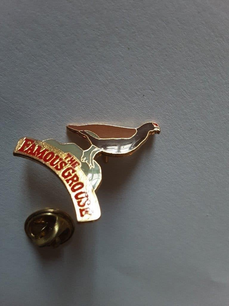 THE FAMOUS GROUSE pin, Verzamelen, Ophalen of Verzenden, Nieuw, Gebruiksvoorwerp