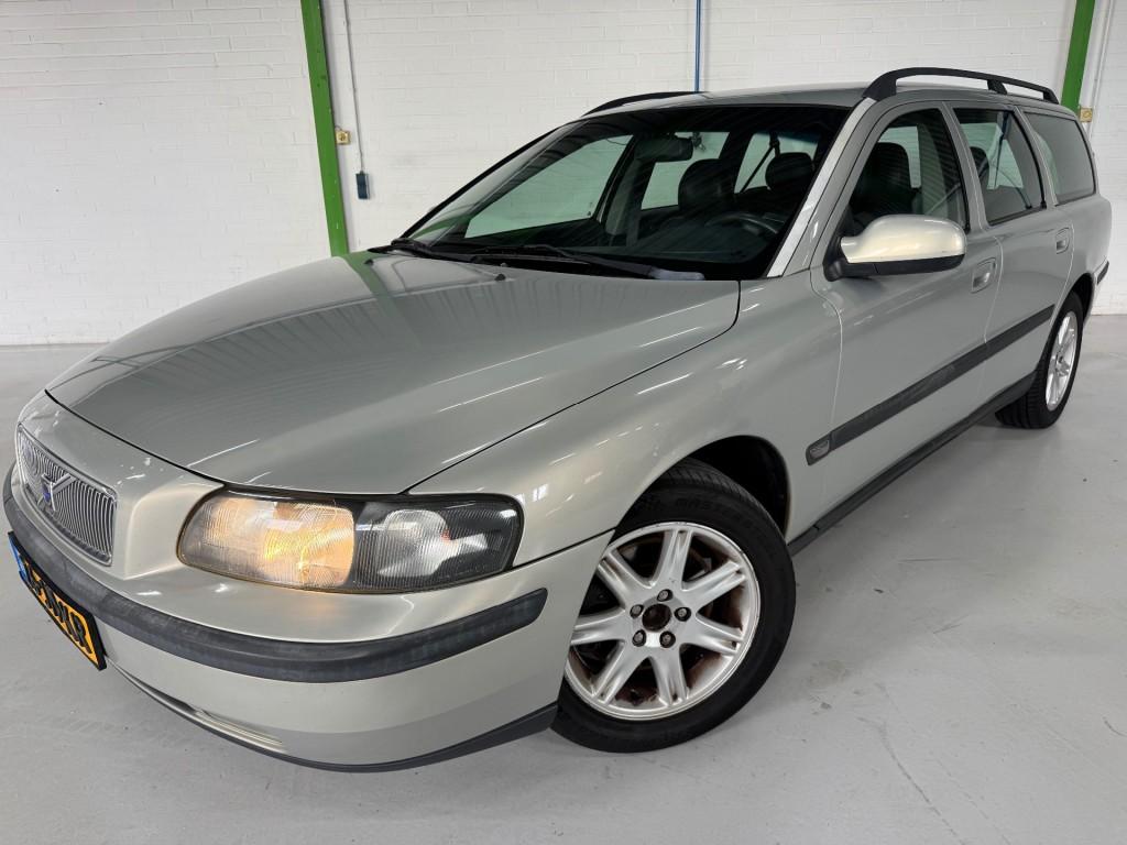 Volvo V70 2.4 T COMFORT LINE / 7-persoons / Nieuwe APK / Aut, Automaat, 7 stoelen, Beige, 2435 cc