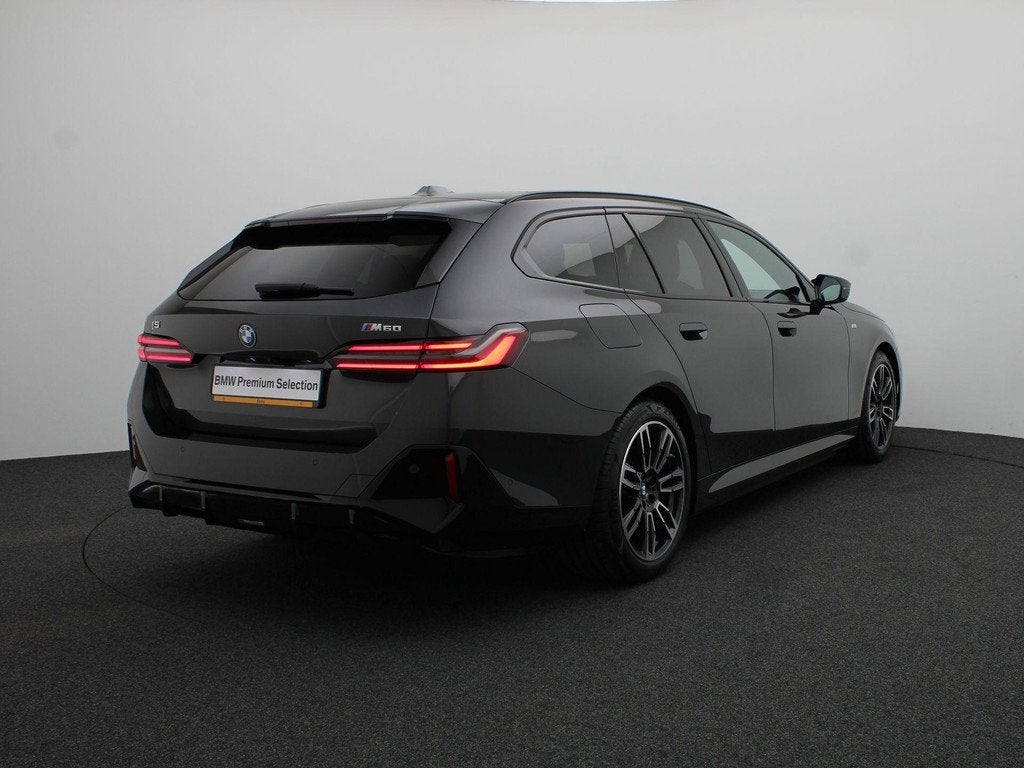 BMW i5 Touring M60 xDrive M Sportpakket Pro | Innovation Pac, Auto's, BMW, Automaat, Elektrische stoelverstelling, Gebruikt, Met garantie (alle)