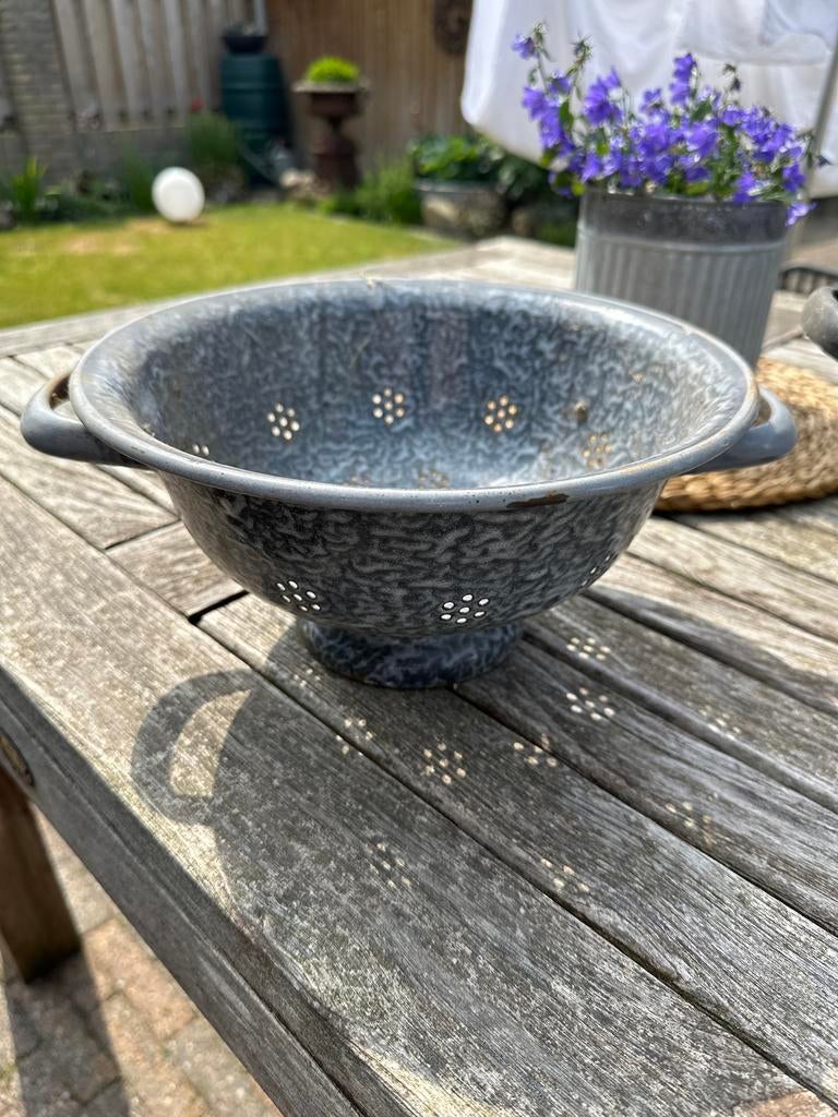 Vintage geëmailleerd vergiet - grijs gespikkeld, Gebruikt, Minder dan 30 cm, Rond, Ophalen of Verzenden