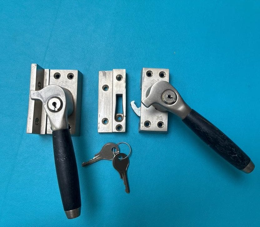 2x Raamboom Mat nikkel Ton-model rechts SKG*, Doe-het-zelf en Verbouw, Ophalen of Verzenden, Gebruikt, Overige materialen, Klink of Kruk