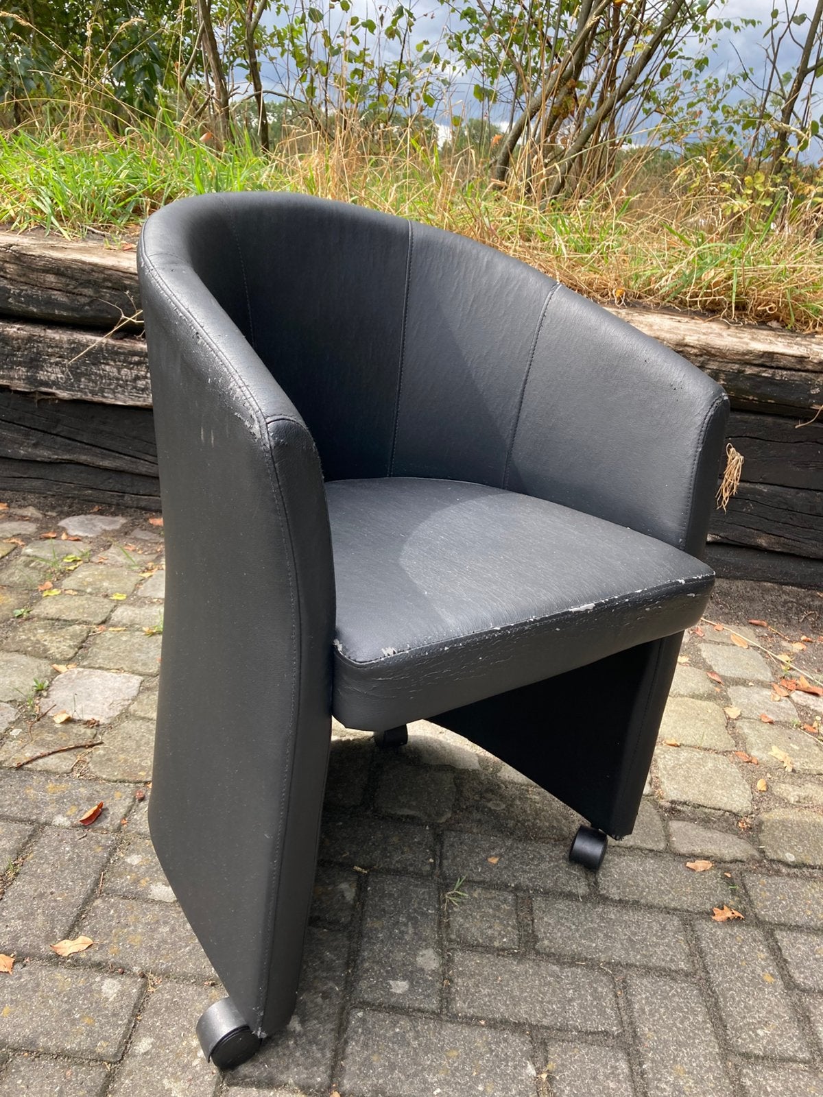 Gratis 8 kuipstoelen / bureaustoelen op wielen, Ophalen, Kunststof, Gebruikt, Minder dan 75 cm