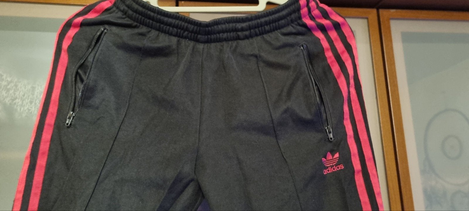Adidas trainingsbroek zwart met rode strepen, Adidas, Ophalen of Verzenden, Zwart, Fitness of Aerobics