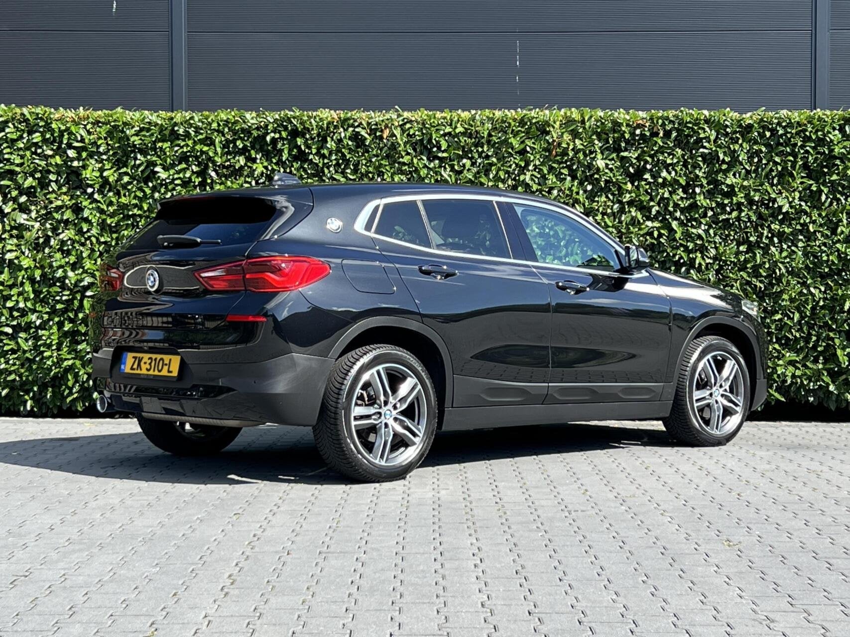BMW X2 sDrive18i Executive Edition NL AUTO, NAP LOGISCH, NAV, Auto's, Voorwielaandrijving, Gebruikt, Zwart, Origineel Nederlands