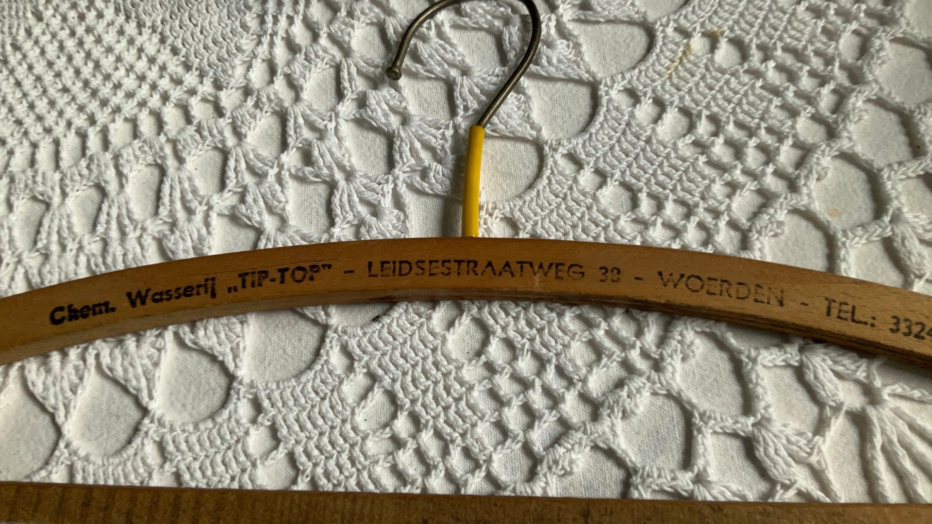 Oude houten reclame kledinghanger wasserij “Tip-Top” Woerden, Ophalen of Verzenden