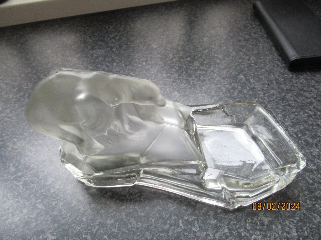 GLAZEN ASBAK-KAREL ZENTNER  TSJECHIE  IJSBEER-ART DECO-1935, Ophalen of Verzenden, Beeld, Glas, Van de kunstenaar zelf