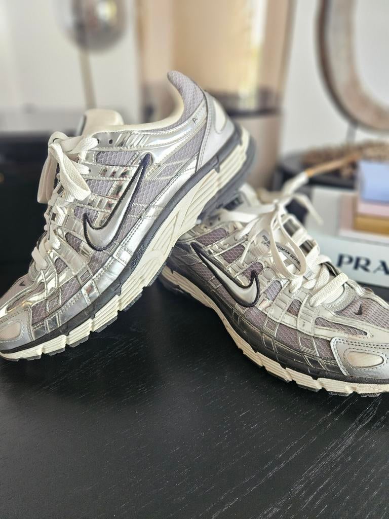 Nike P6000 Zilver Heren - Maat 44 / US10, Overige kleuren, Nike, Ophalen of Verzenden, Sneakers of Gympen