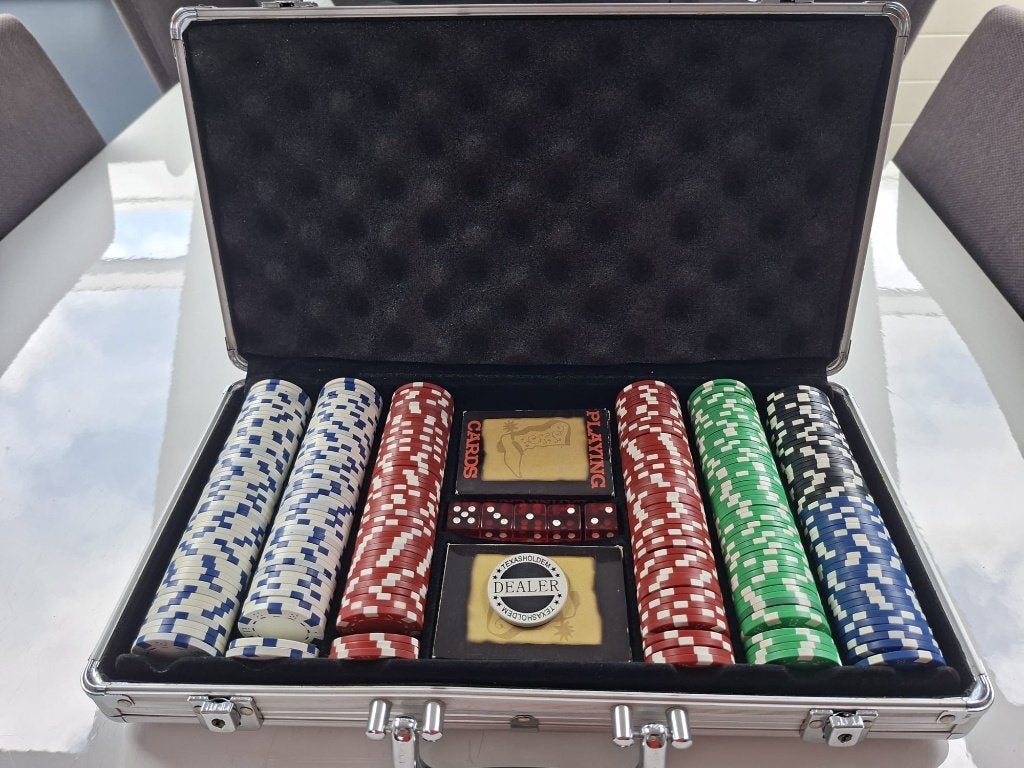 Pokerset compleet, Drie of vier spelers, Ophalen, Zo goed als nieuw, Onbekend