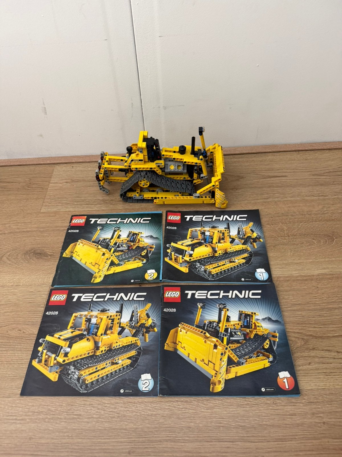 lego technic 42028 bulldozer, Ophalen, Zo goed als nieuw