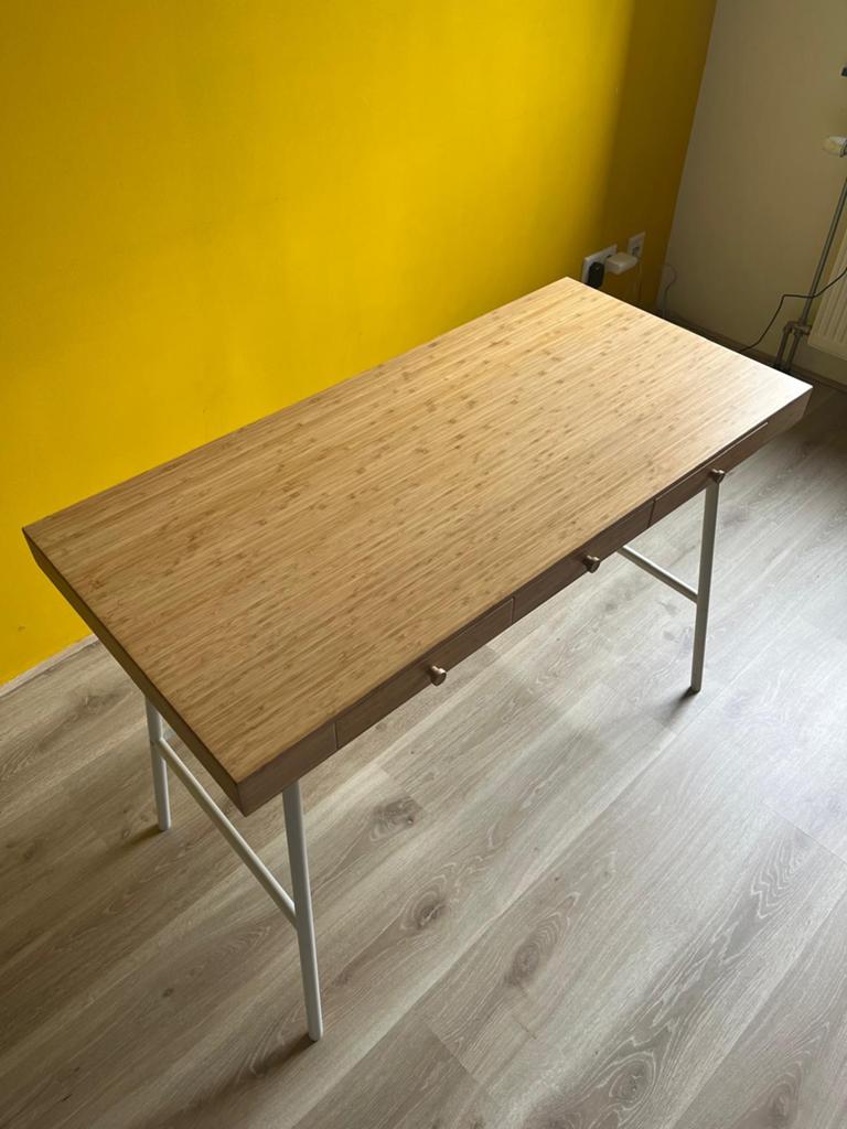 Bureautje met bamboe blad (Lillasen, IKEA), Ophalen, Zo goed als nieuw, IKEA, Hout