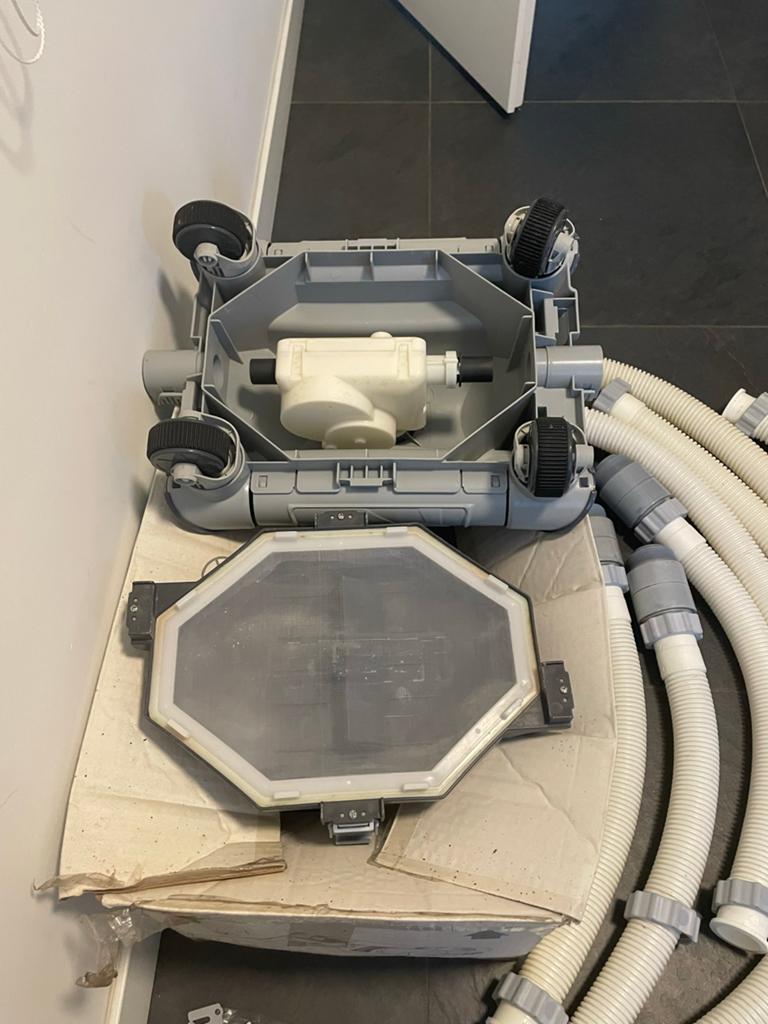 Intex zwembad stofzuiger - Krystal Clear Pool Basics, Ophalen, Gebruikt, Overige typen