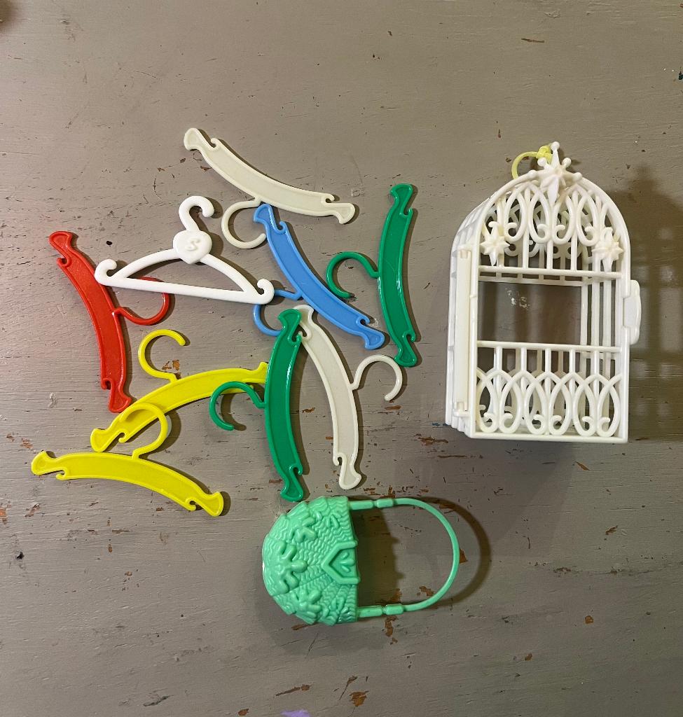 Vintage retro barbie sindy fleur vogelkooi tas kleerhangers, Ophalen of Verzenden, Zo goed als nieuw, Accessoires