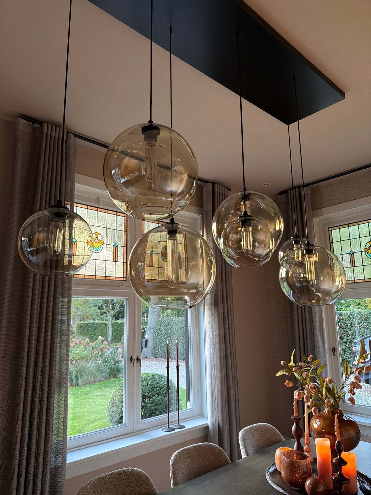 Moderne Evy hanglamp met 6 amberkleurige glazen bollen, Ophalen, Zo goed als nieuw, Glas, E27 (groot)