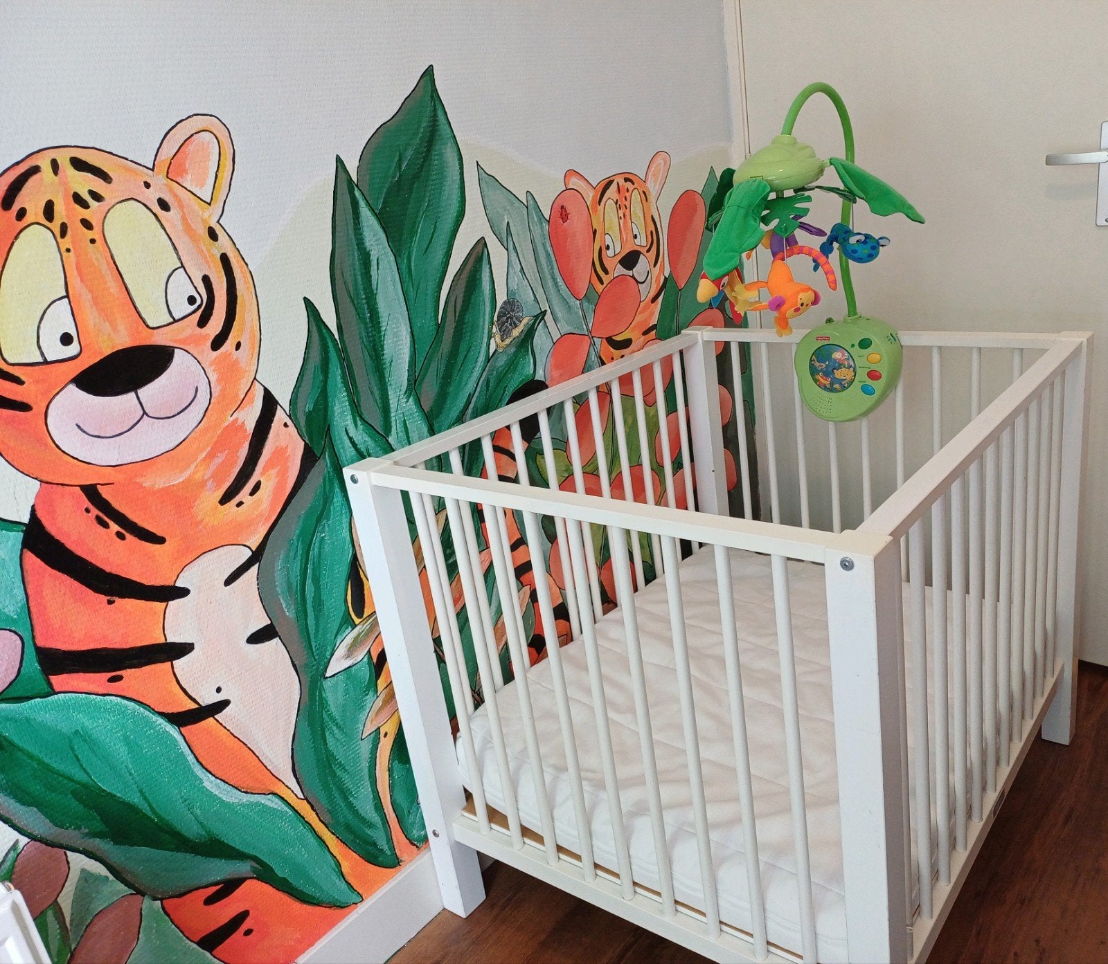 Witte Bopita box met Fisher- Price muziekmobiel, Kinderen en Baby's, Boxen, Gebruikt, Ophalen