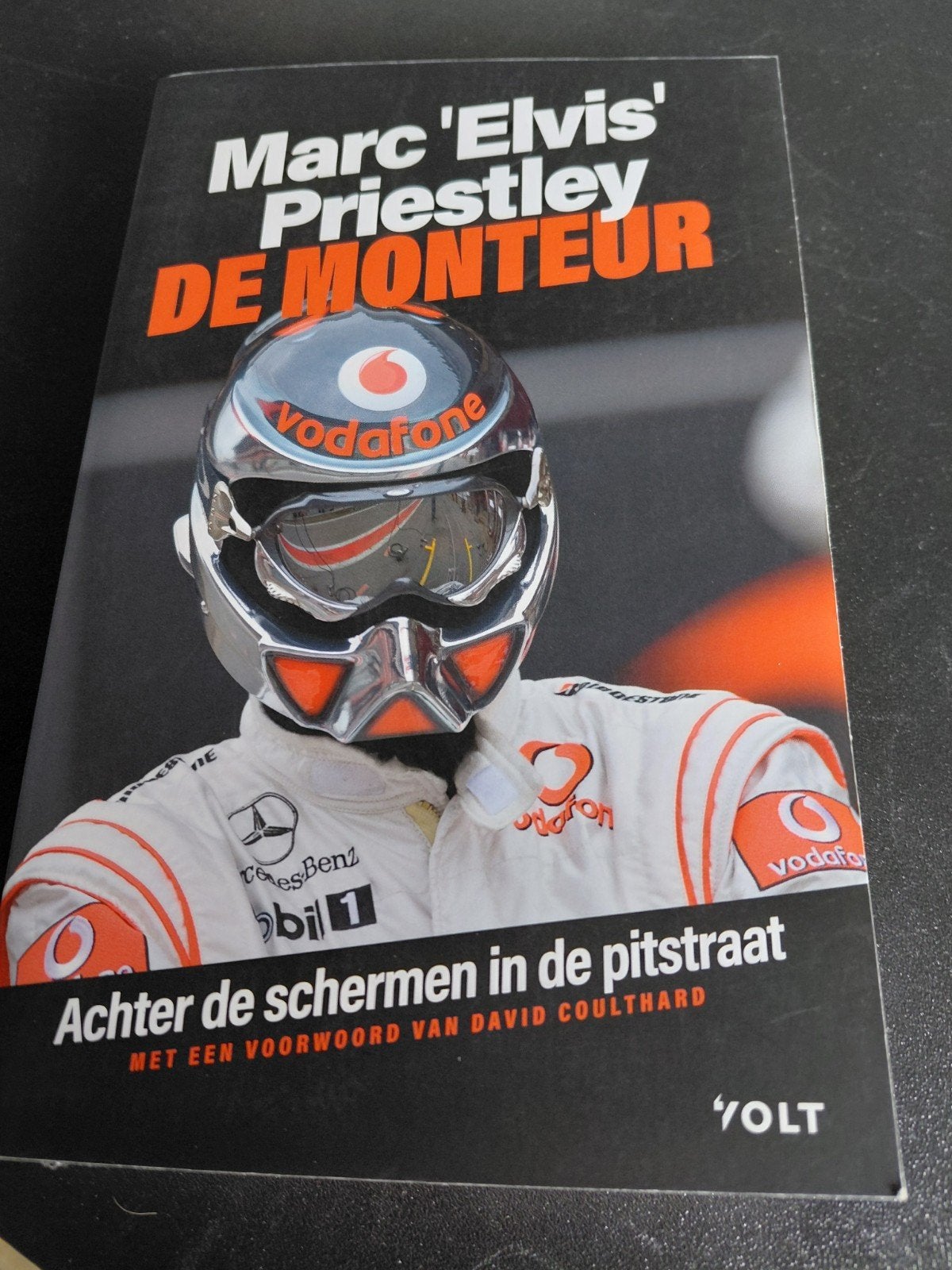 Marc 'Elvis' Priestley - De Monteur (Formule 1), Ophalen of Verzenden, Gelezen, Algemeen, Marc 'Elvis' Priestley