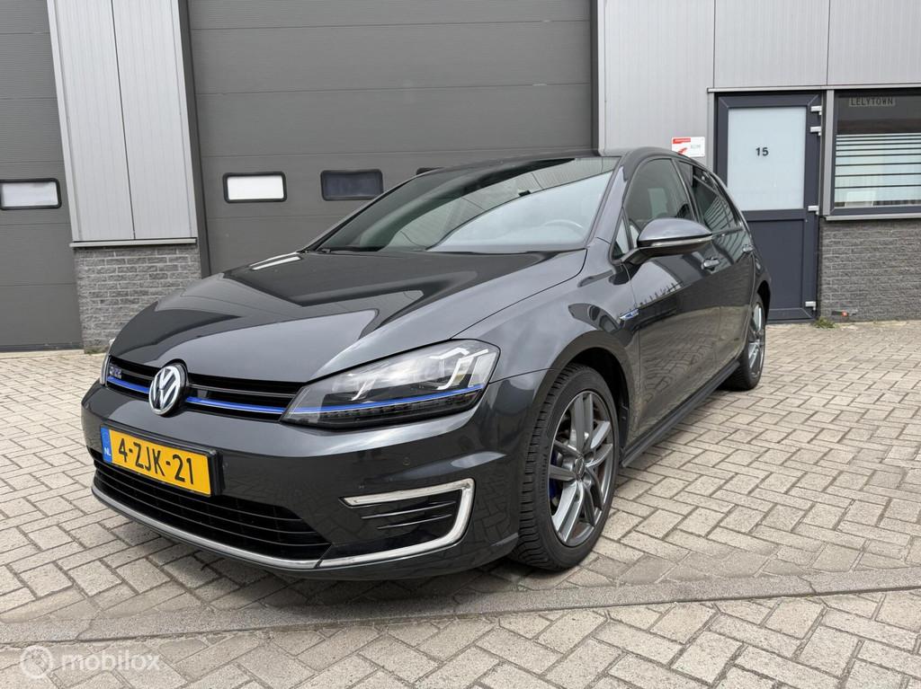Volkswagen Golf 1.4 TSI GTE | Pano | Leder | Dealer onderhou, Gebruikt, Euro 6, 4 cilinders, 1499 kg