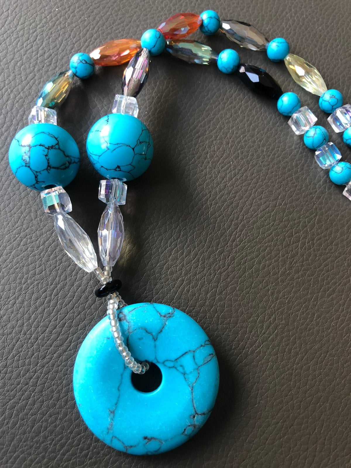 Turquoise howliet ketting met glas, Sieraden, Tassen en Uiterlijk, Kettingen, Blauw, Nieuw, Ophalen of Verzenden, Steen of Mineraal