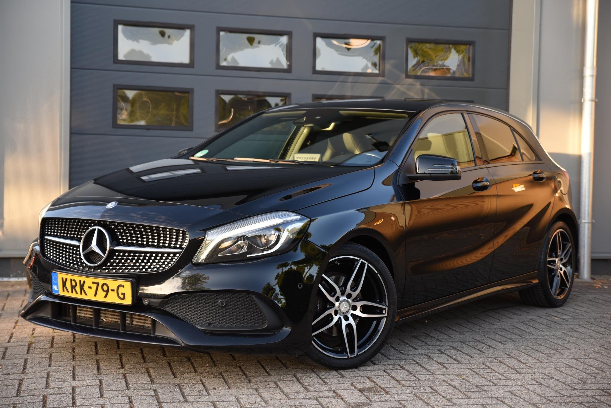 Mercedes-Benz A-klasse 180 Business Solution AMG, Auto's, Voorwielaandrijving, Gebruikt, Euro 6, 4 cilinders