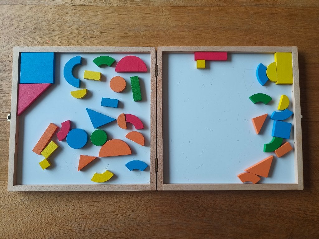 Djeco magneetbord - houten speelgoed, Kinderen en Baby's, Speelgoed | Houten speelgoed, Ophalen of Verzenden, Gebruikt, Overige typen