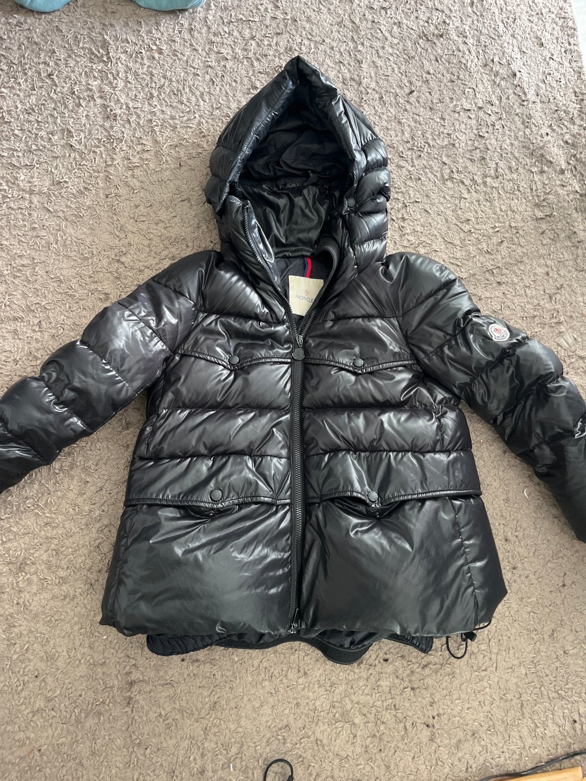 Moncler Puffer Jas Zwart - Maat M valt als en s, Ophalen, Zo goed als nieuw, Maat 38/40 (M), Zwart