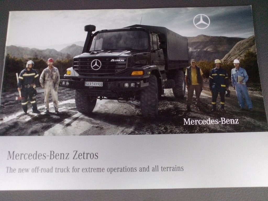 Mercedes Zetros 4x4 off-road folder brochure 2009 Engels, Ophalen of Verzenden, Zo goed als nieuw, Mercedes