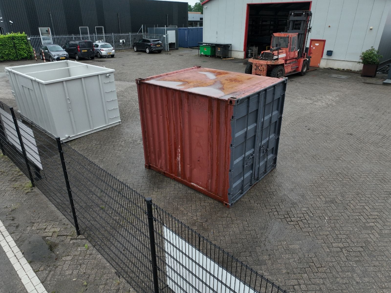 VERNOOY 10FT 850000 OPSLAG (WIND EN WATERDICHT), Dave Vernooij, Info@vernooy.nl, Kellensedwarsweg 9
4004JC  Tiel, NL