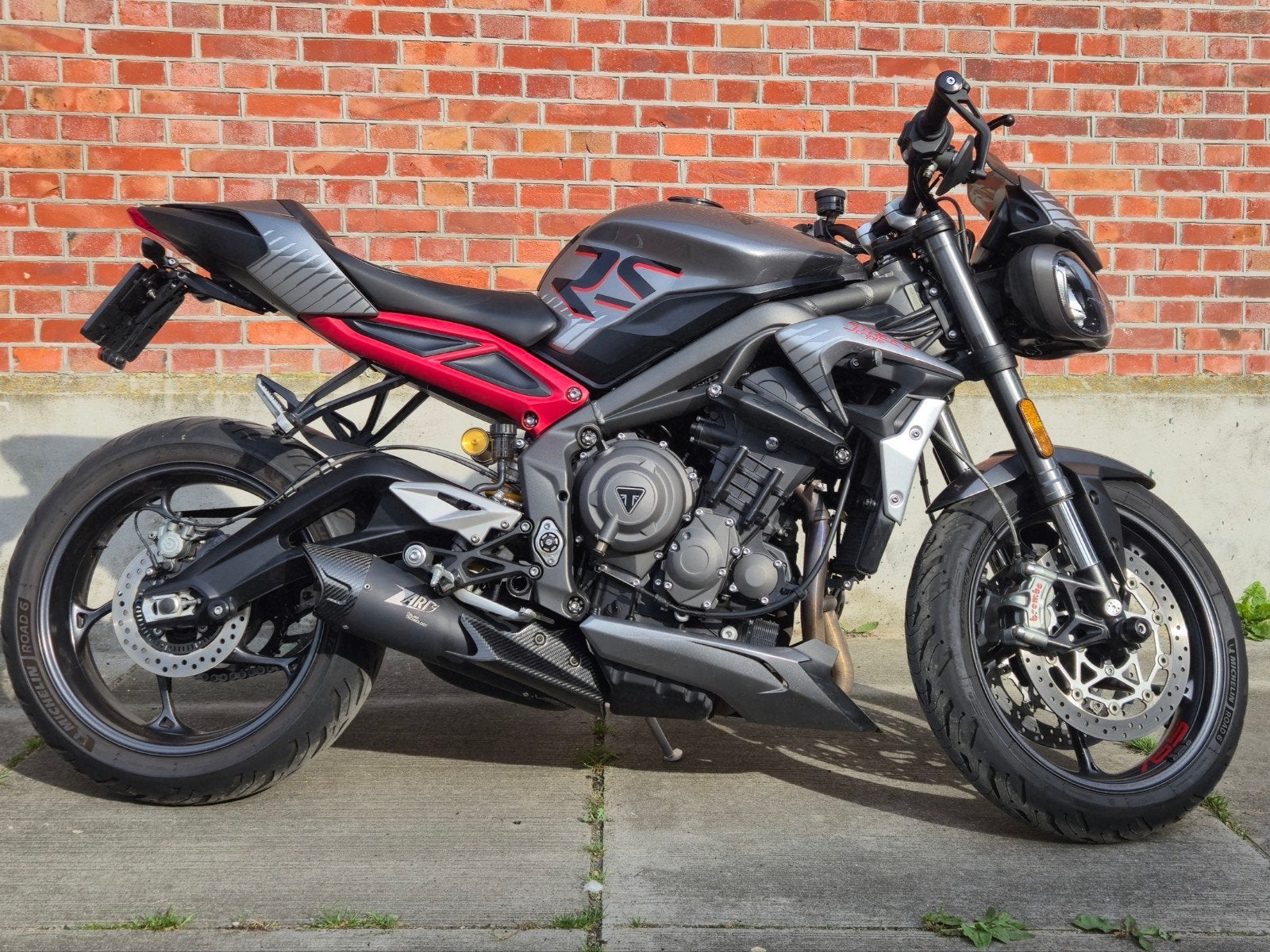 Triumph Street Triple 765 RS met ZARD, Occasion, Motorrijbewijs A, Handvatverwarming, 3 cilinders
