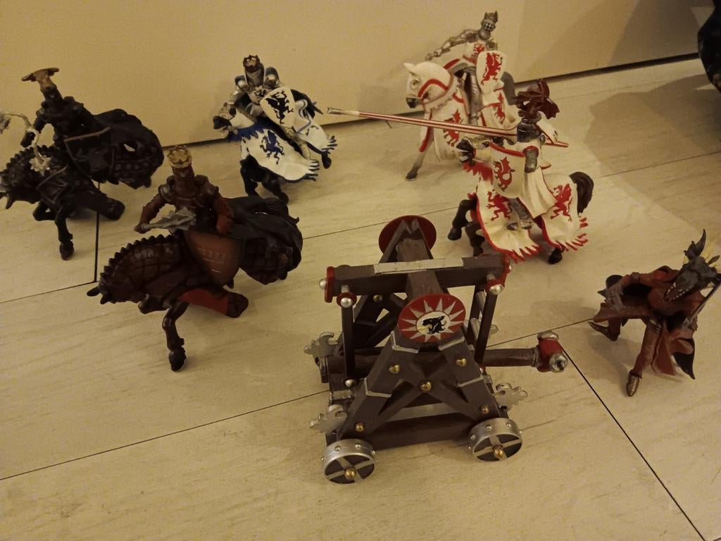 Pvc ridders  paarden monsters pvc zwaar materiaal, Verzamelen, Efteling, Ophalen of Verzenden, Button of Speldje