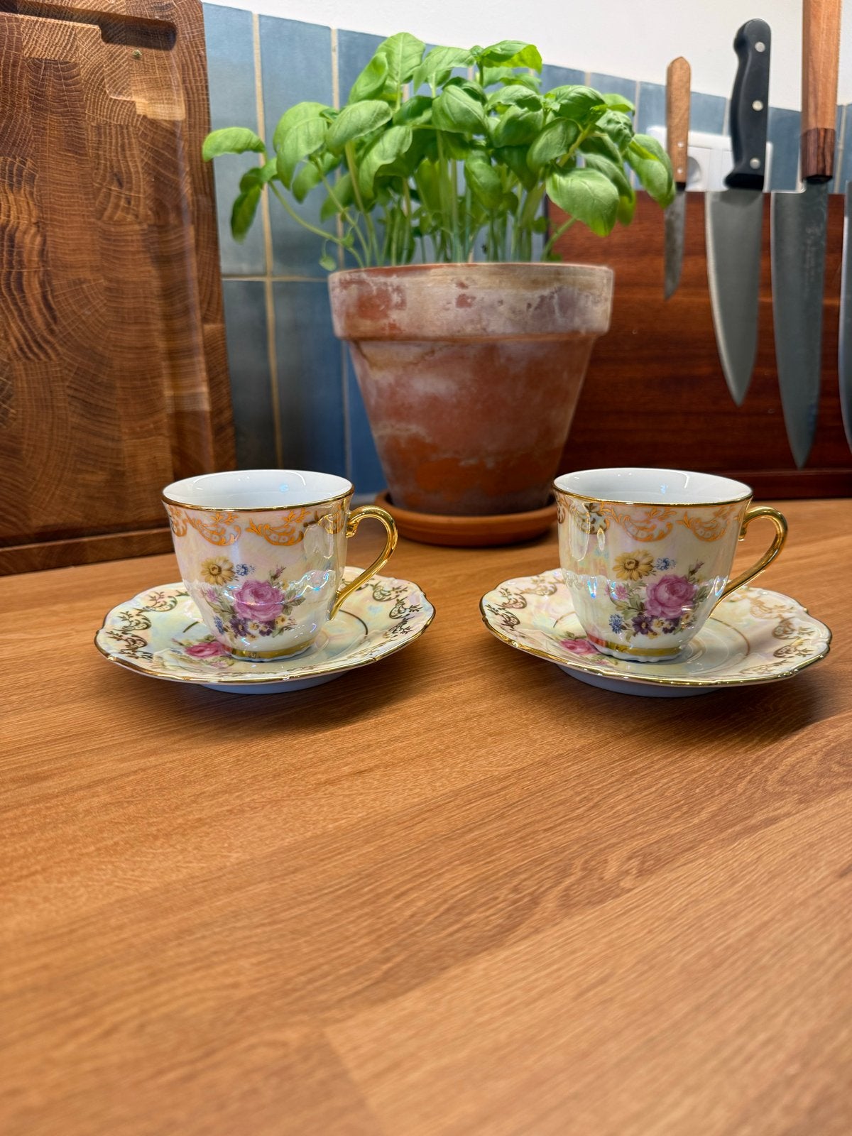 Haas & Czjzek Porseleinen Espressokopjes met bloemen en Goud, Ophalen