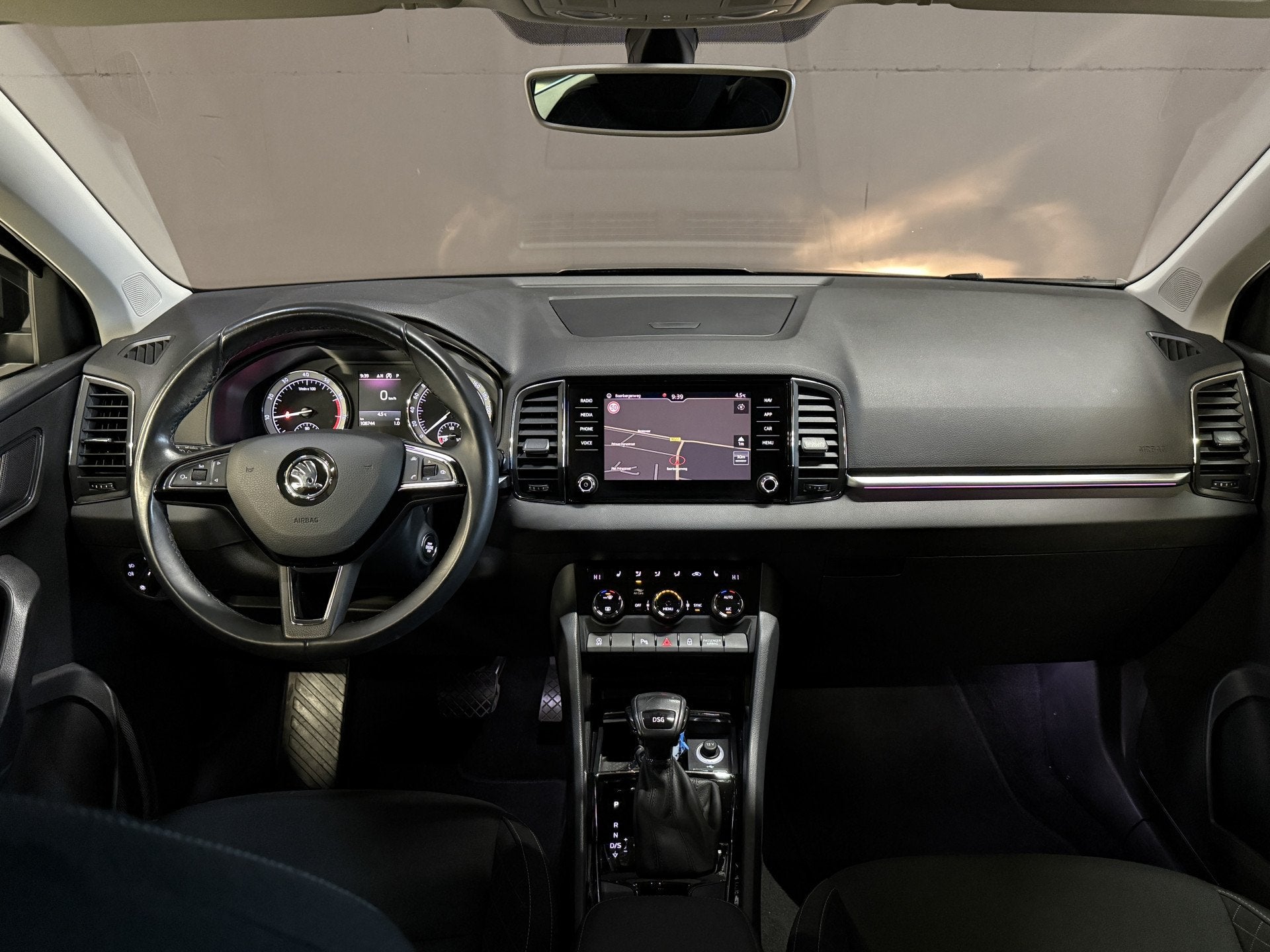 Skoda Karoq 1.0 TSI Style | Keyless | Apple carplay | Stoelv, Auto's, Stof, Gebruikt, 1261 kg, 116 pk
