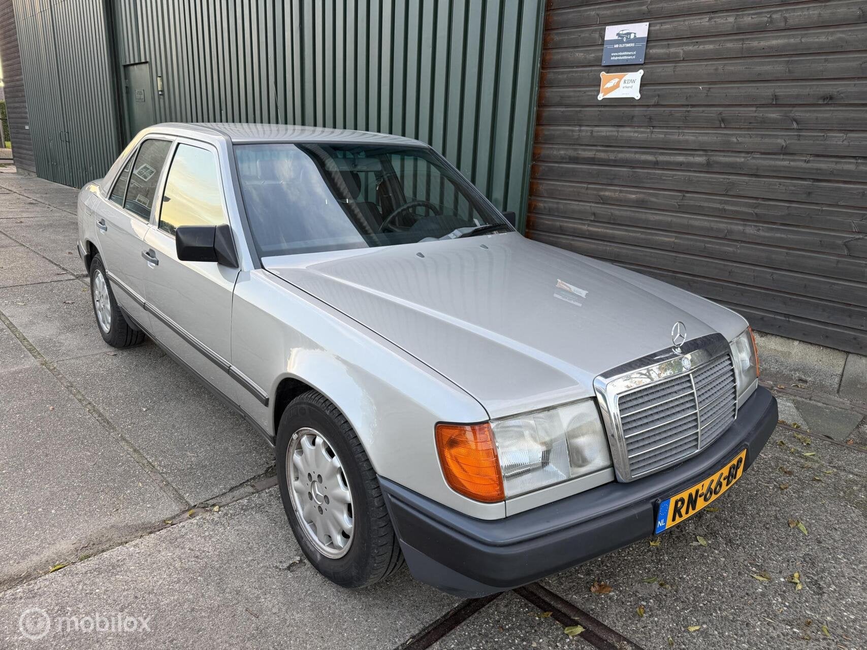Mercedes-Benz W124 260 E Automaat Airco Org.KM!, Auto's, Automaat, Achterwielaandrijving, 2599 cc, Bedrijf