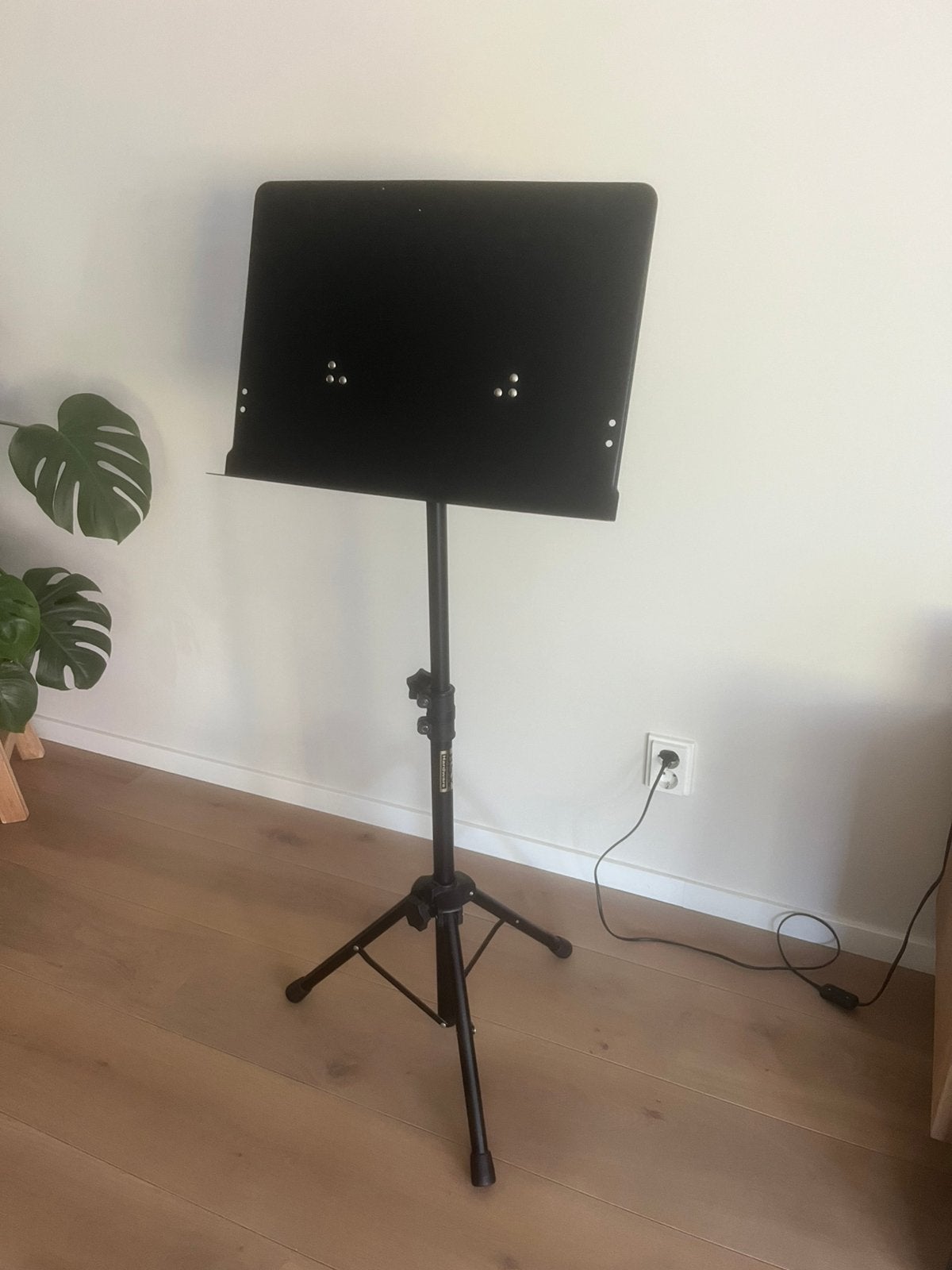 T.e.a.b: Muziekstandaard BSX hardware, Ophalen, Gebruikt, Muziekstandaard